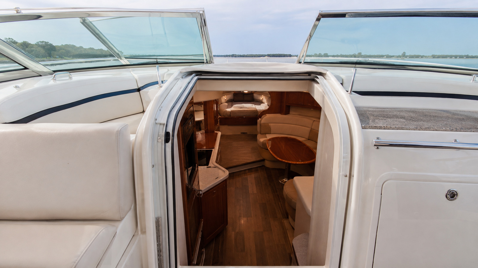sea ray 400 express cruiser cabin entry 10