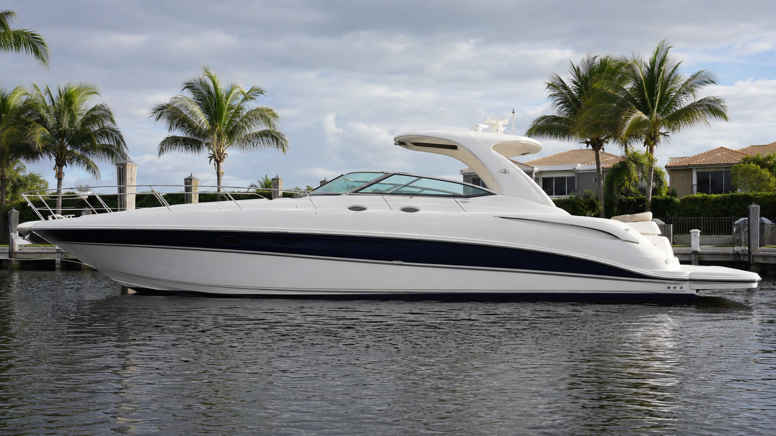sea ray 400 express cruiser dockside profile 05