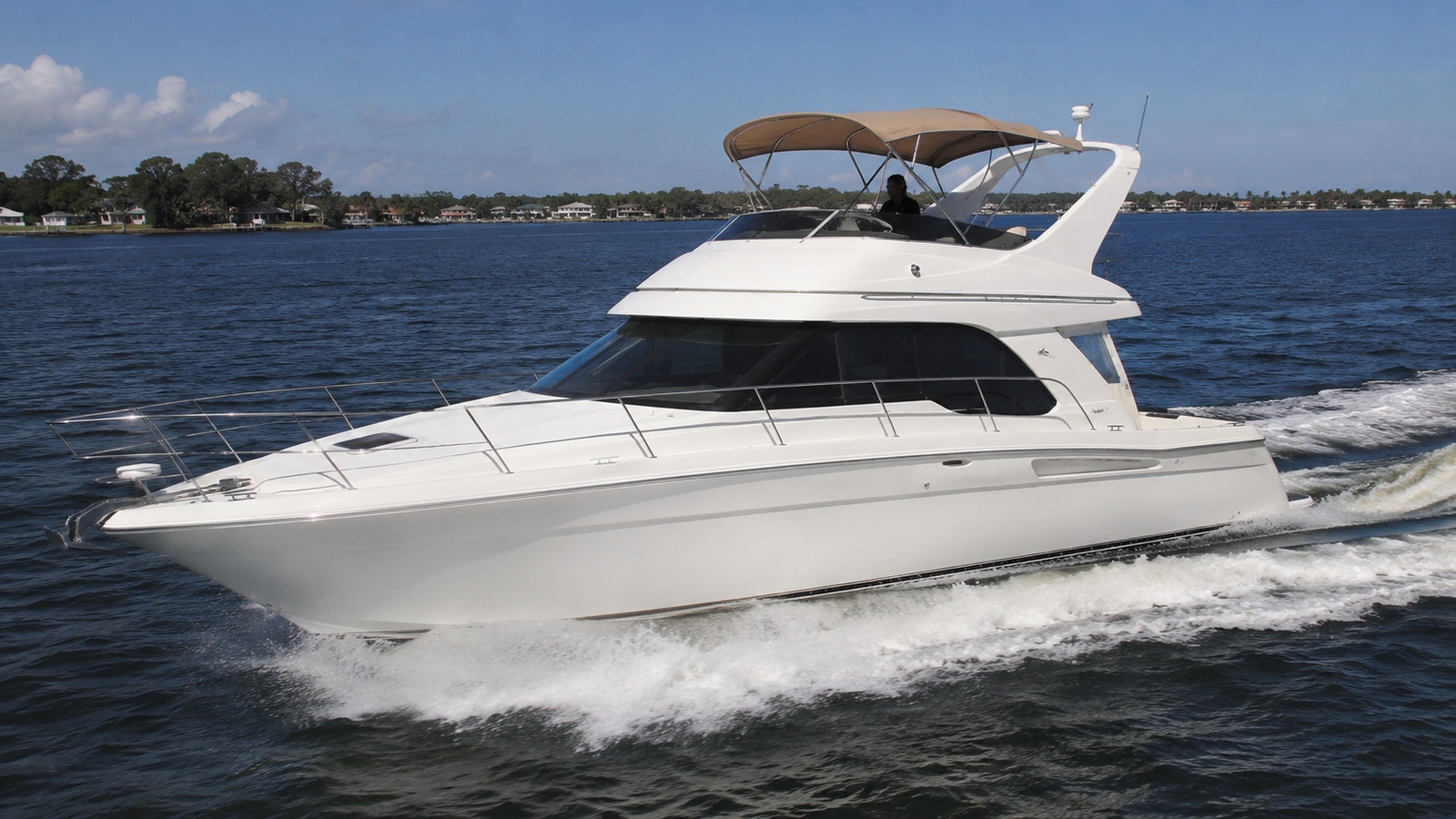 sea ray 400 sedan bridge front quarter running 02