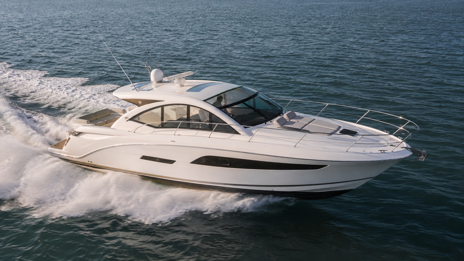 sea ray 400 sport yacht aerial underway 09