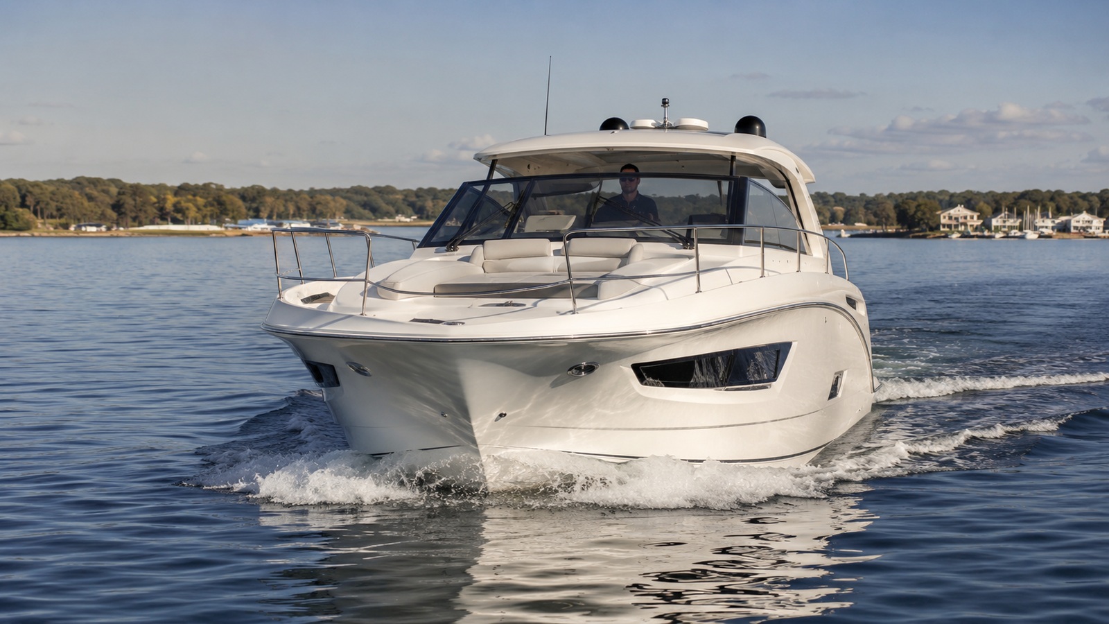 sea ray 400 sport yacht bow on cruising 05