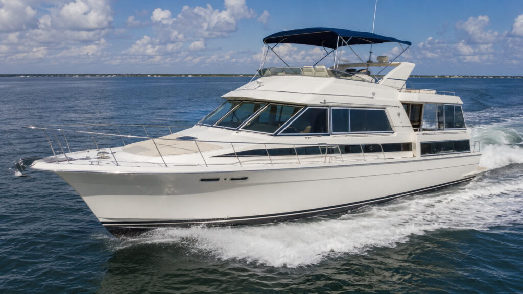 sea ray 420 aft cabin hero exterior running 01