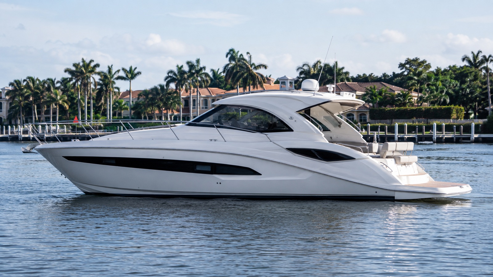 sea ray 420 sport yacht dockside profile 07