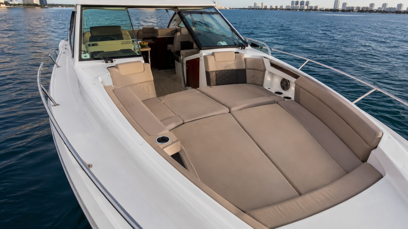 sea ray 420 sport yacht foredeck lounge 10