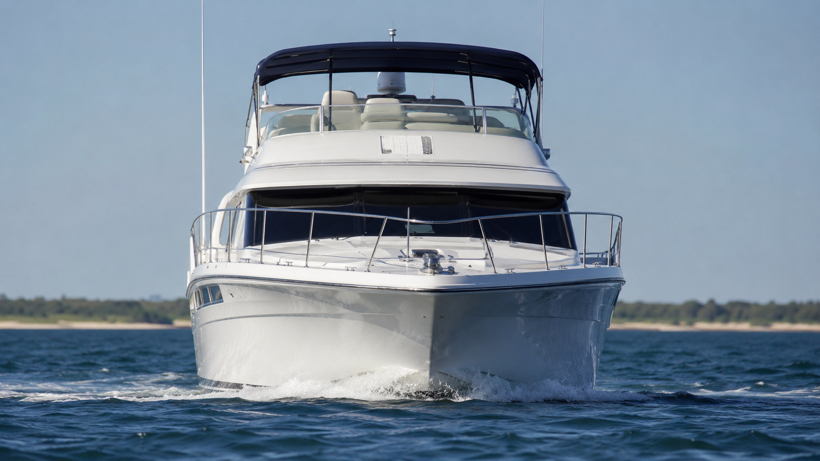 sea ray 440 aft cabin bow on exterior 01