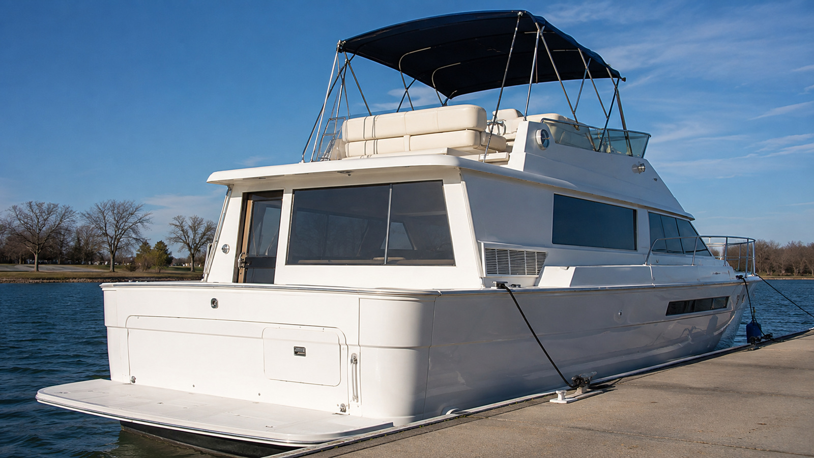 sea ray 440 aft cabin stern quarter dockside 01
