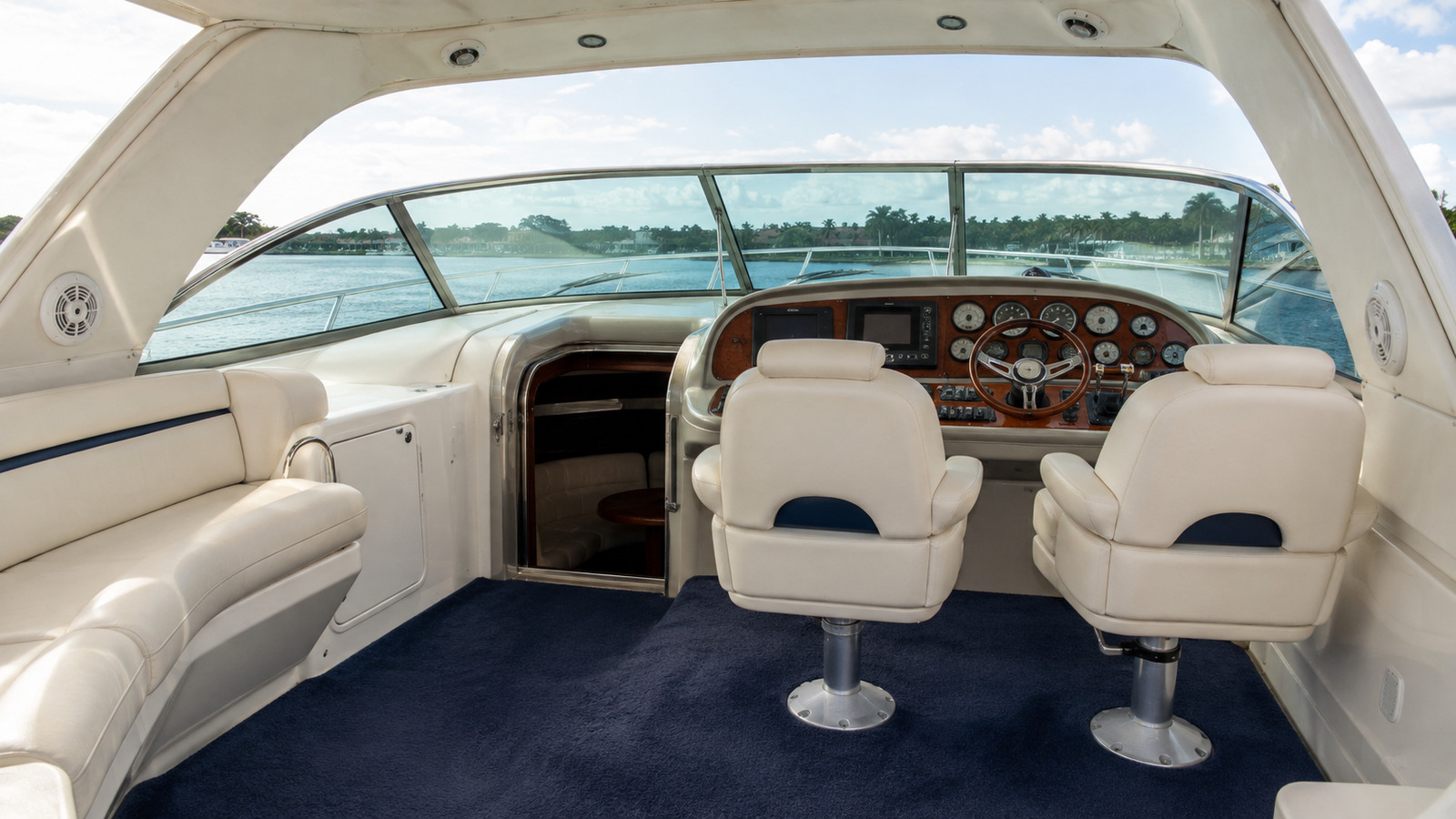 sea ray 450 express cruiser helm detail 08