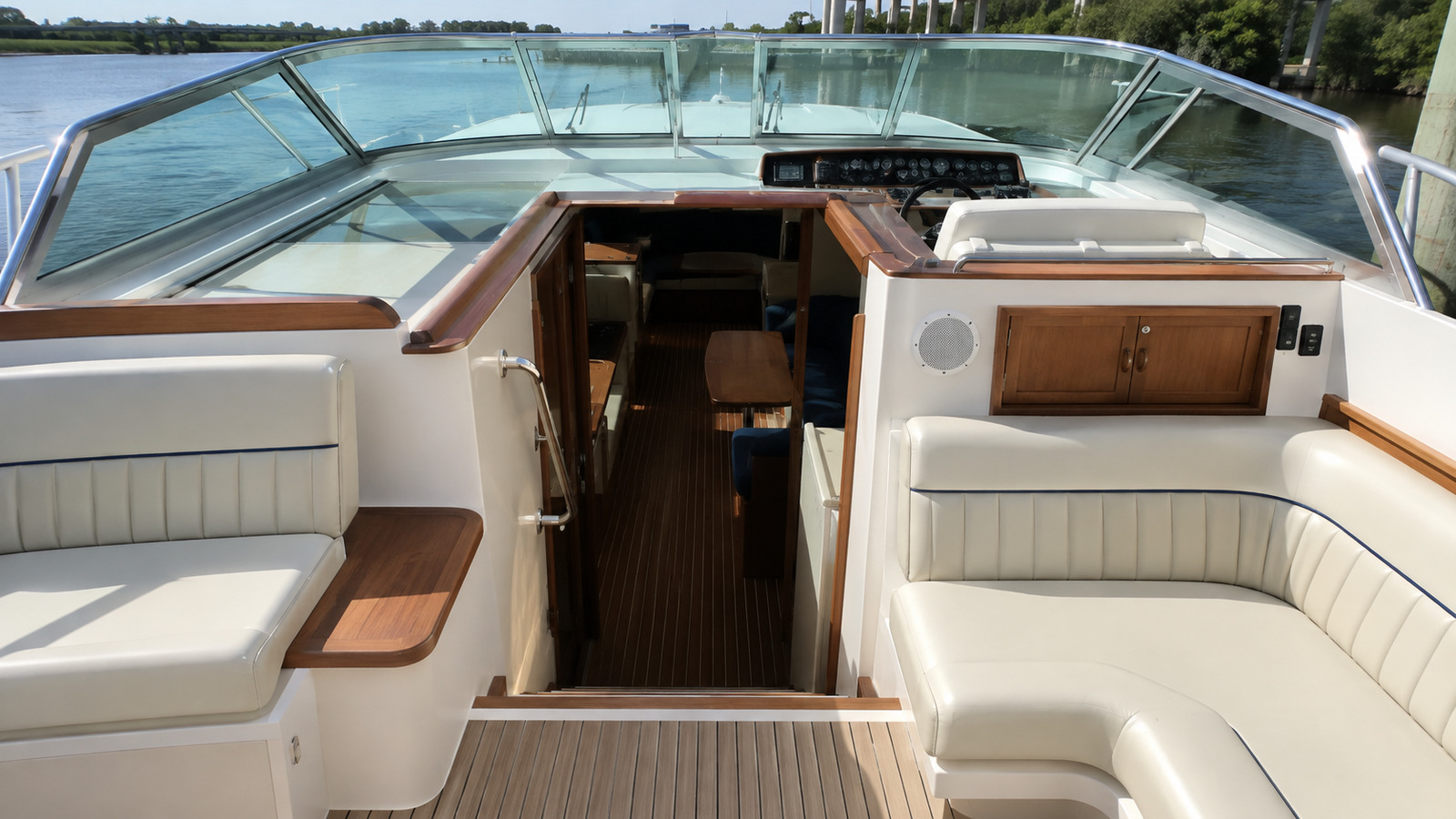 sea ray 460 express cruiser cabin entry 10