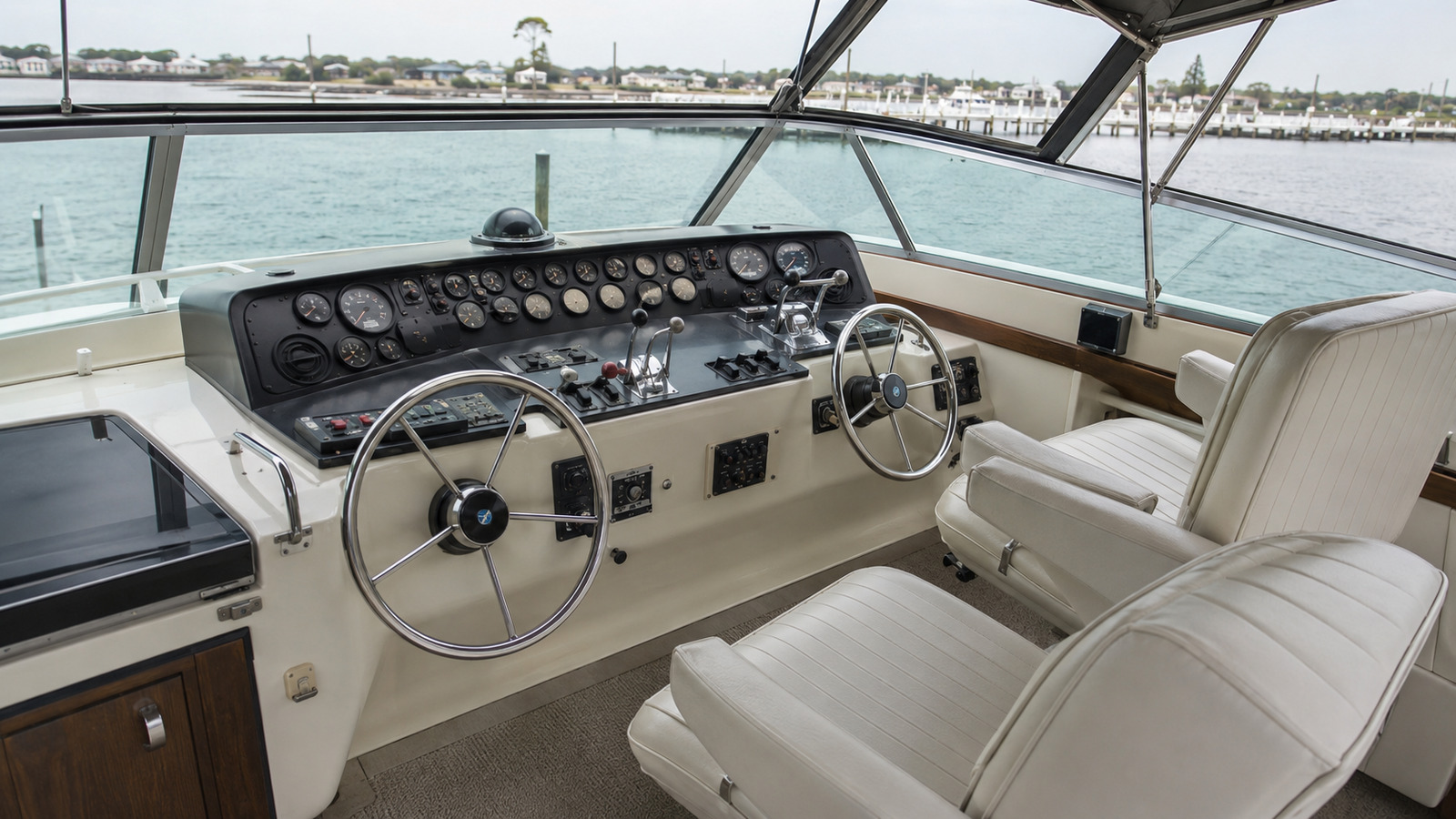 sea ray 460 express cruiser helm detail 08