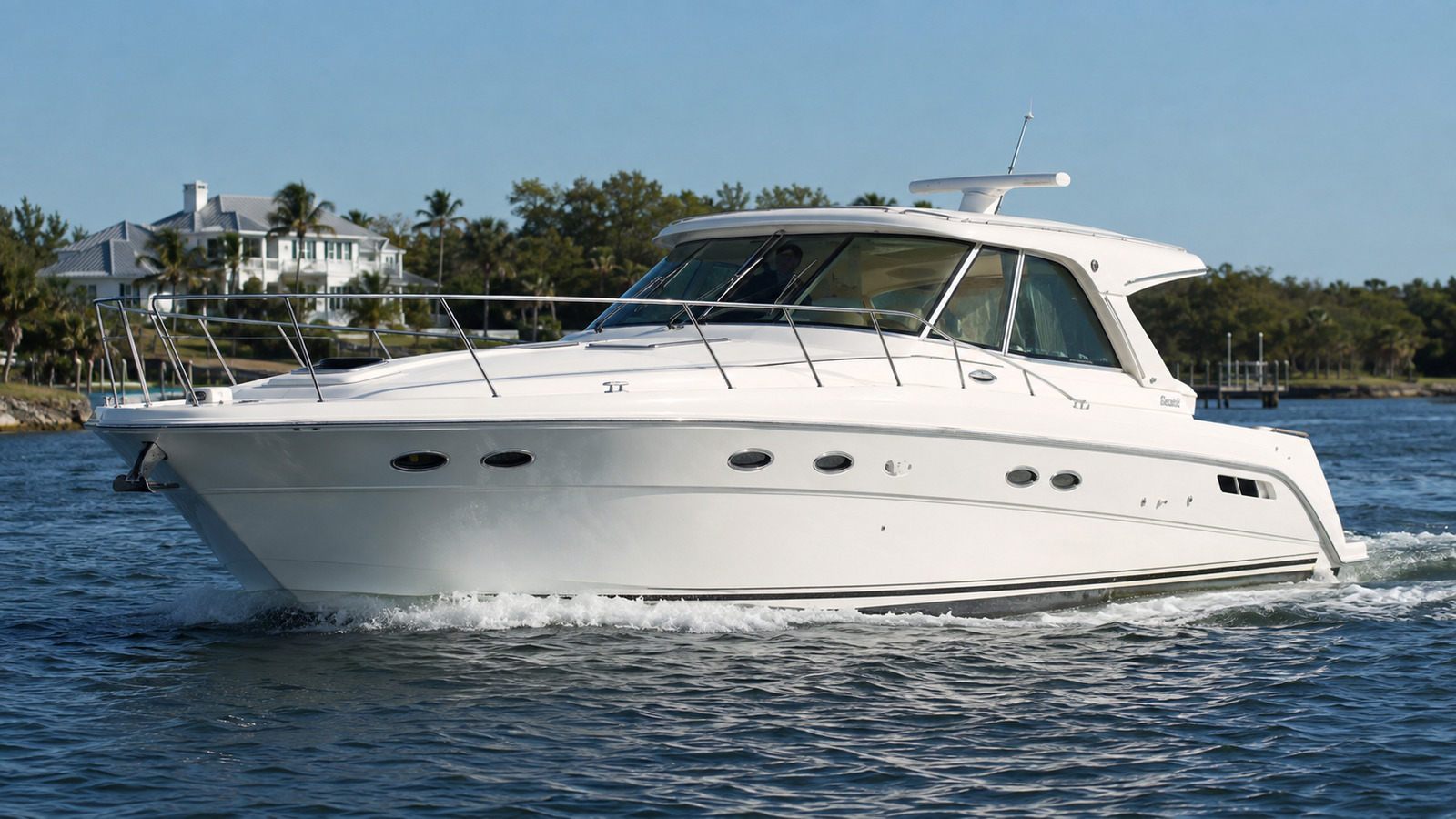 sea ray 480 motor yacht front quarter running 02