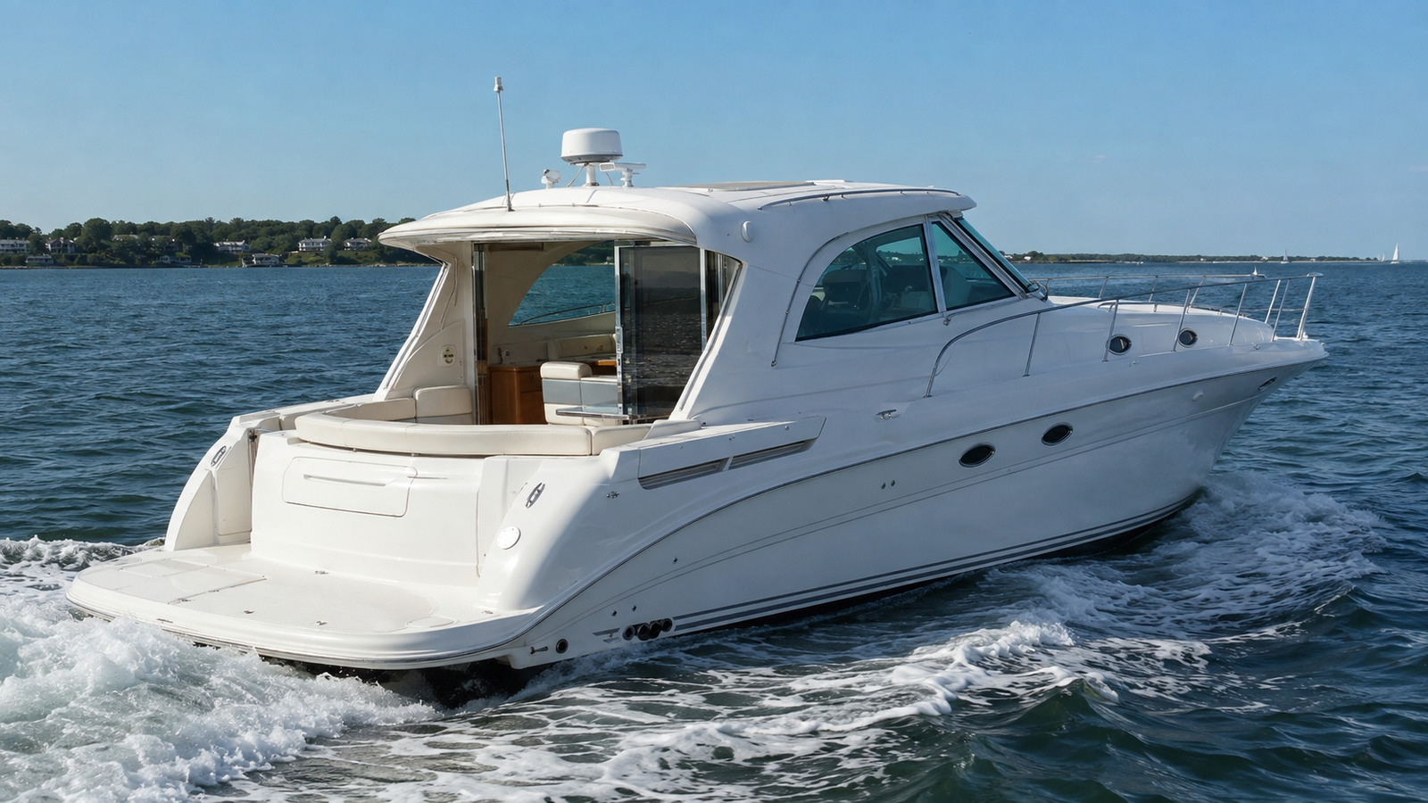 sea ray 480 motor yacht rear quarter running 03