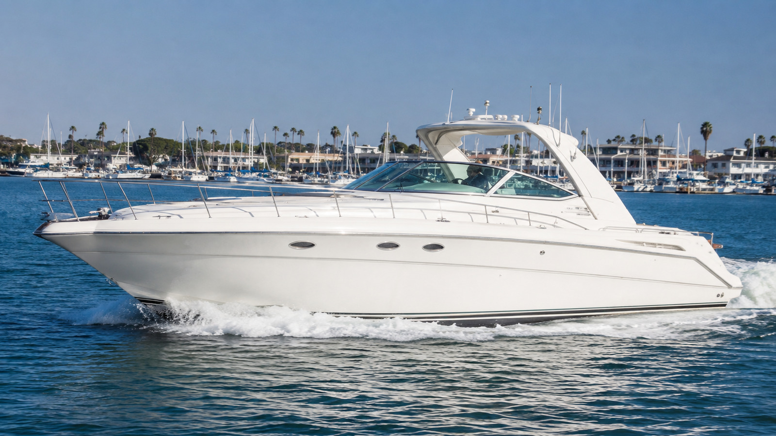 sea ray 500 express cruiser front quarter running 02