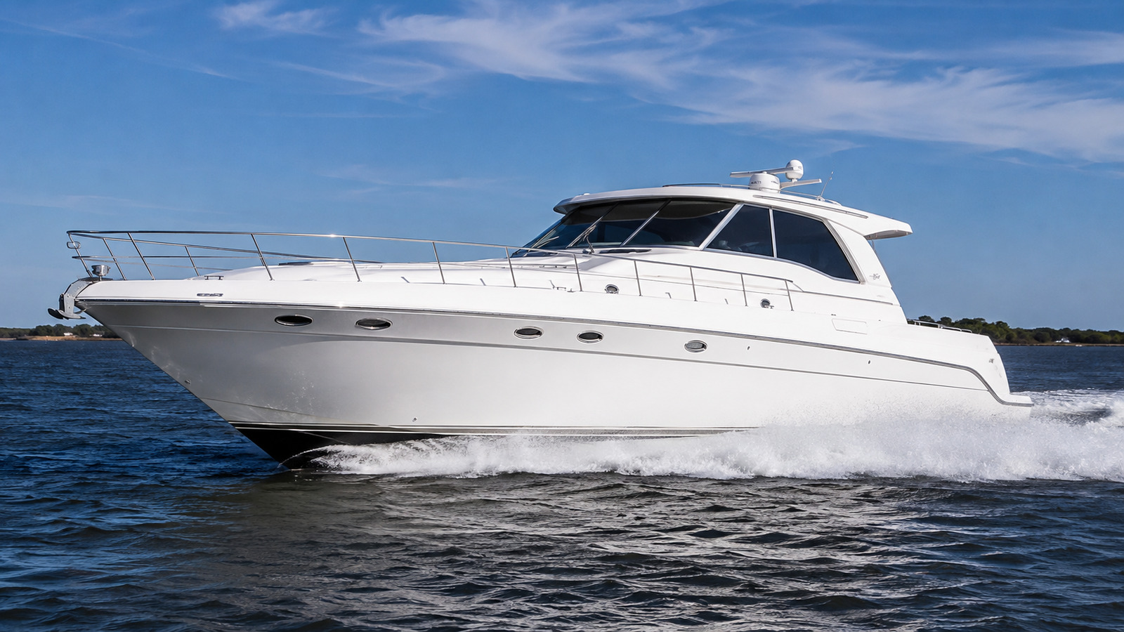 sea ray 500 motor yacht front quarter running 02