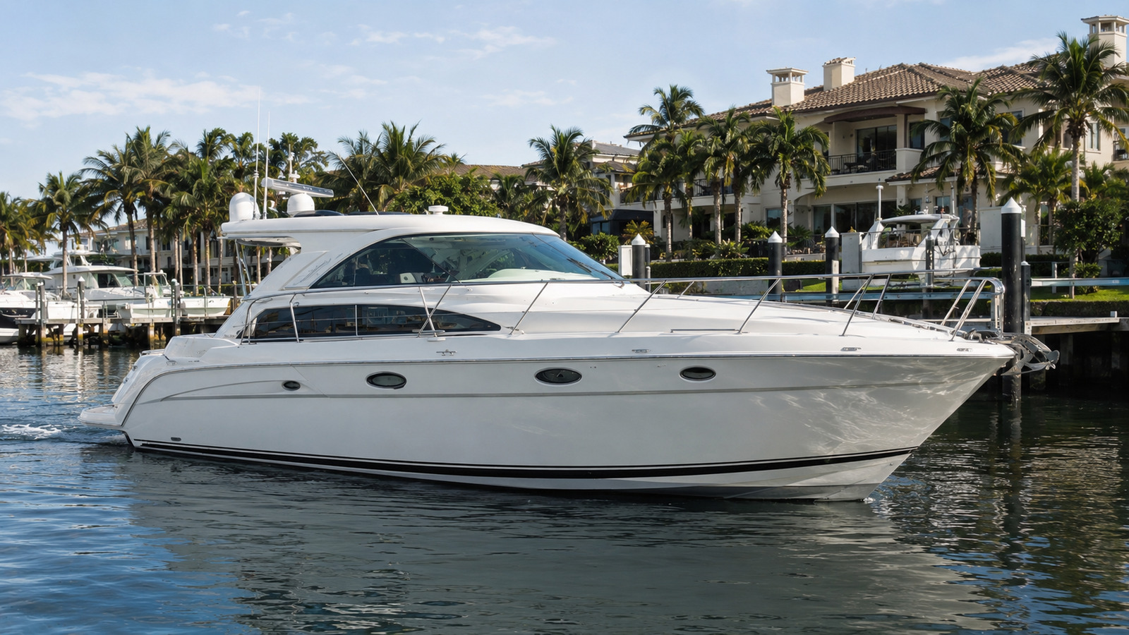 sea ray 500 motor yacht marina arrival 07