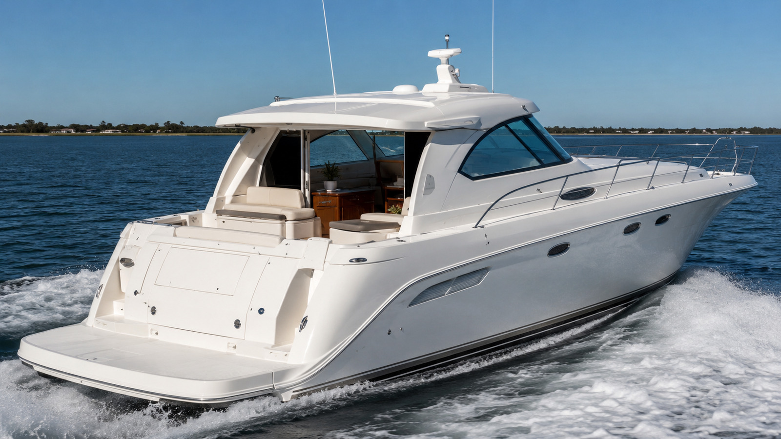 sea ray 500 motor yacht rear quarter running 03