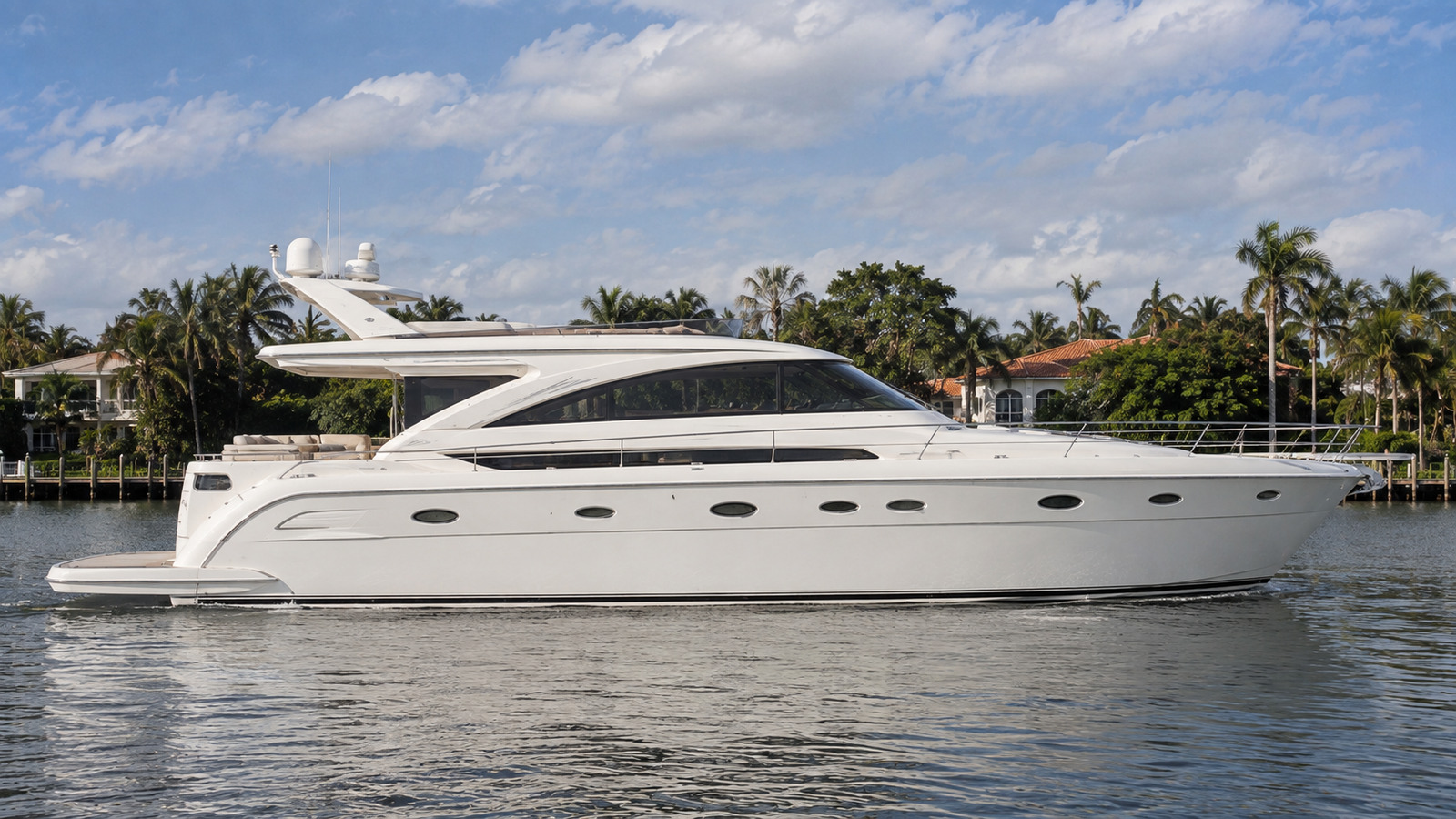 sea ray 520 motor yacht side profile running 04