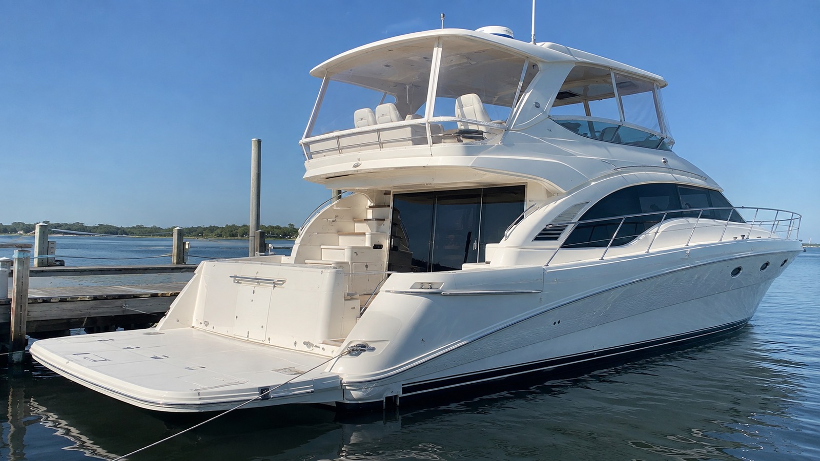 sea ray 520 sedan bridge stern quarter dockside 09