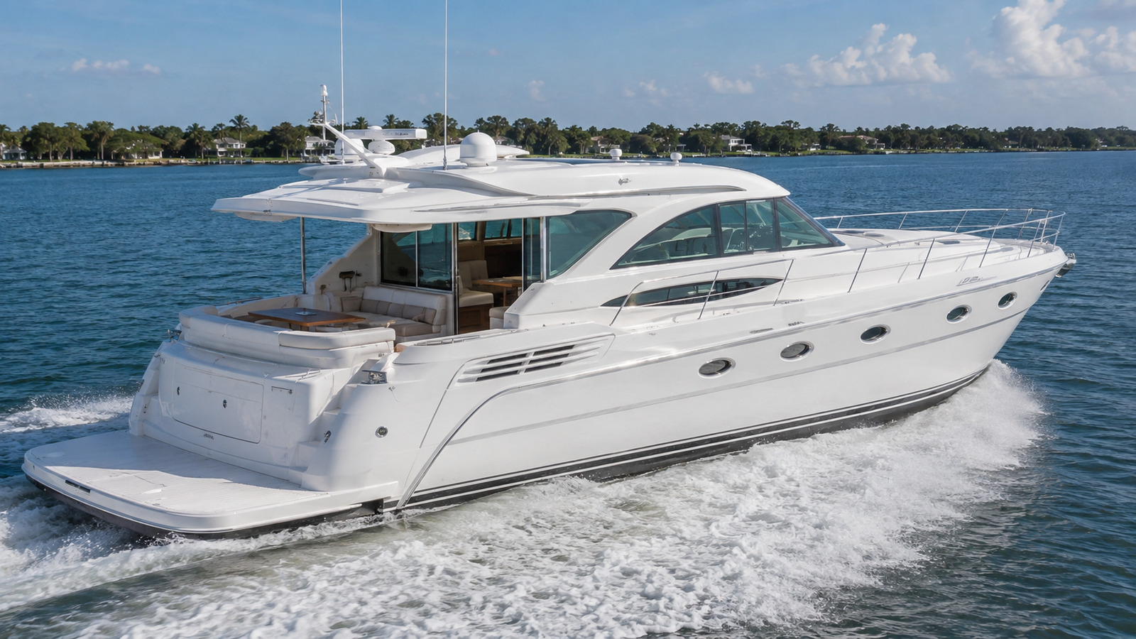 sea ray 550 motor yacht rear quarter running 03