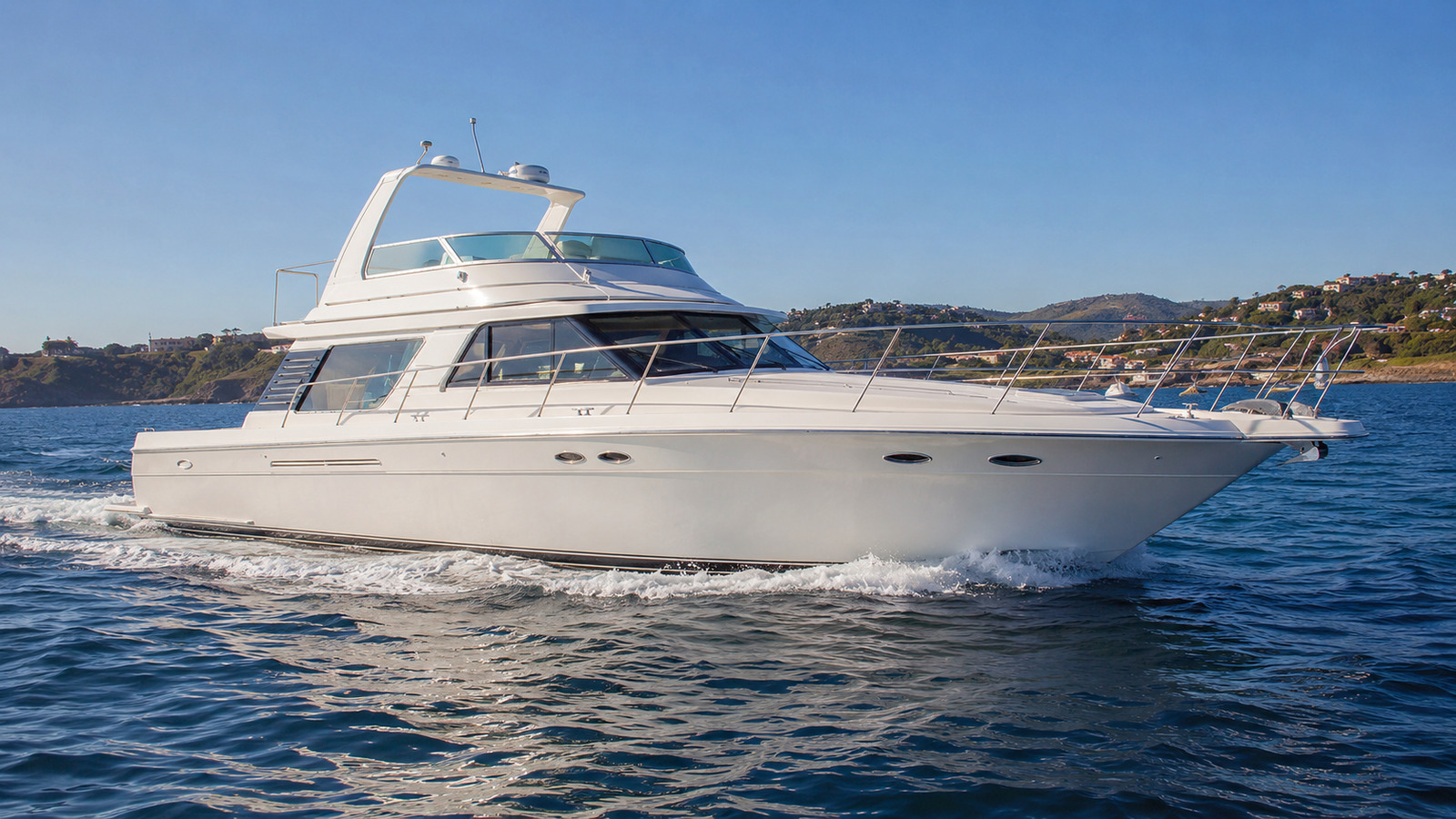 sea ray 550 sedan bridge premium exterior hero 25