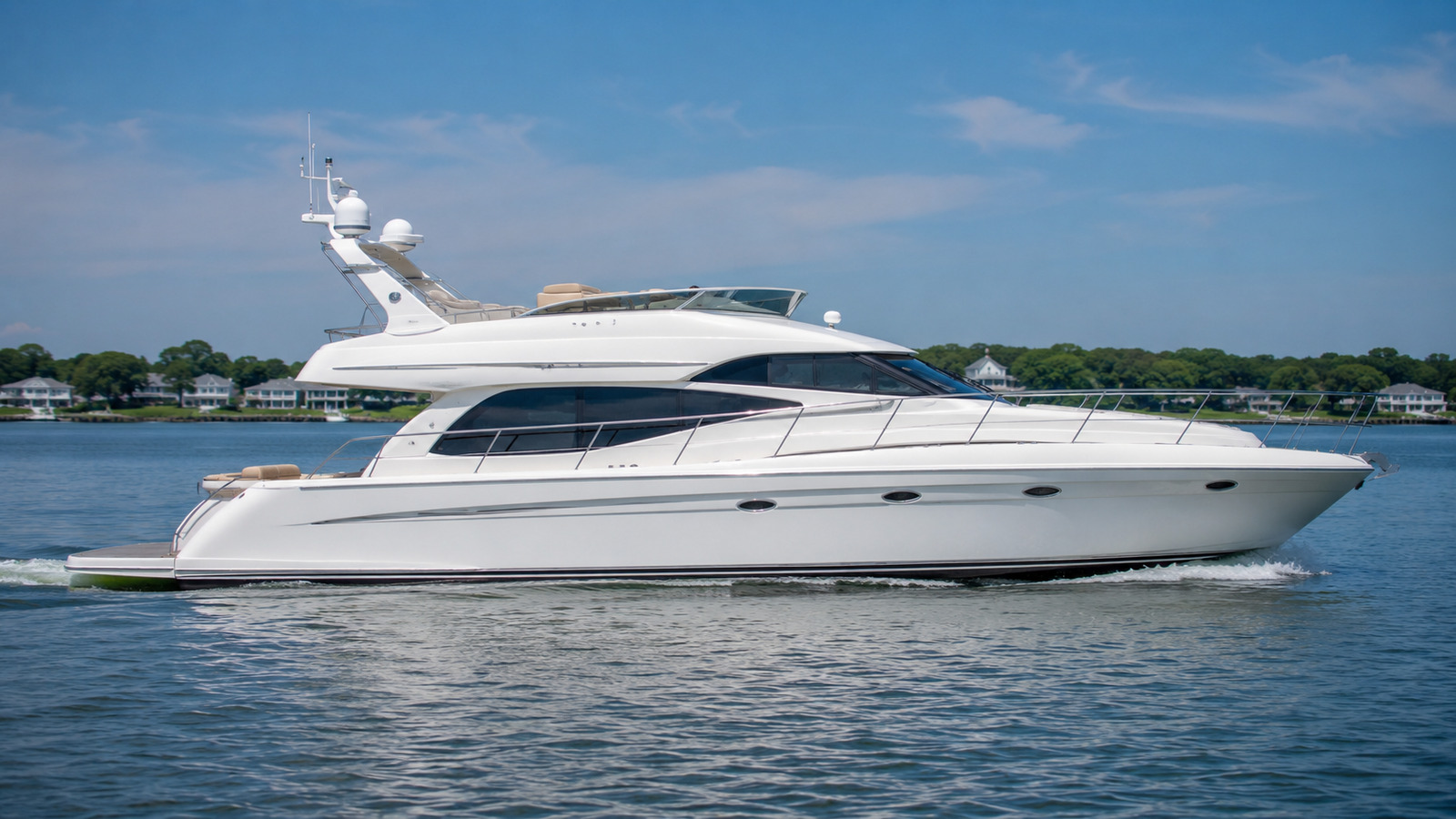 sea ray 560 sedan bridge side profile running 04