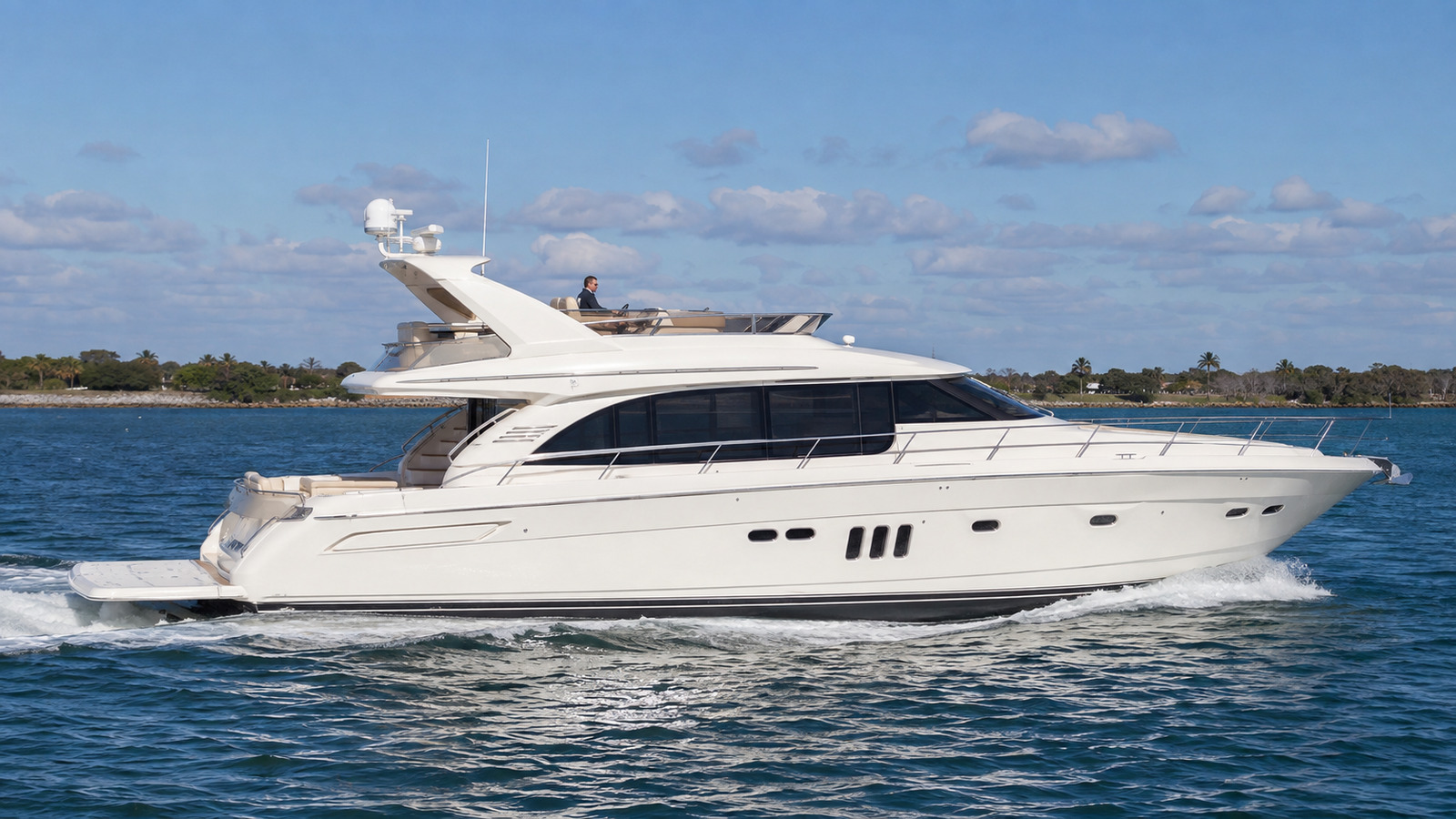 sea ray 580 sedan bridge side profile running 04