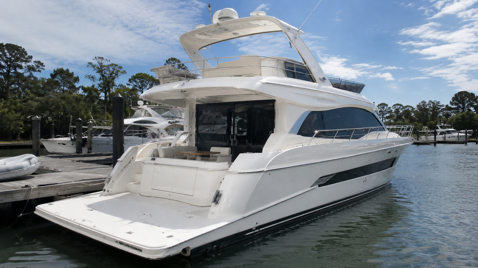 sea ray 610 sedan bridge stern quarter dockside 08