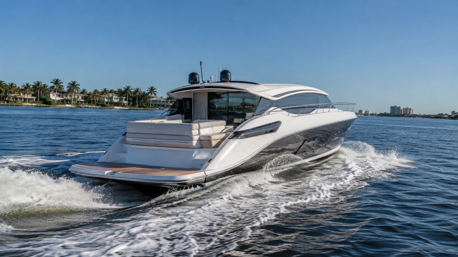 sea ray l550 rear quarter running 03