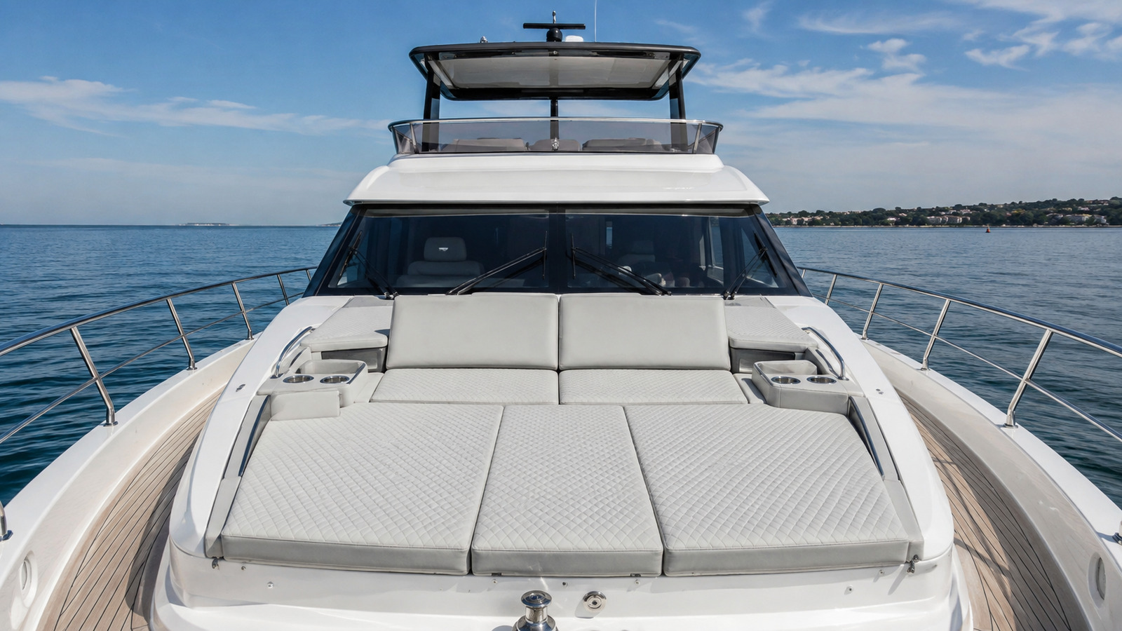 sea ray l590 fly foredeck lounge 07