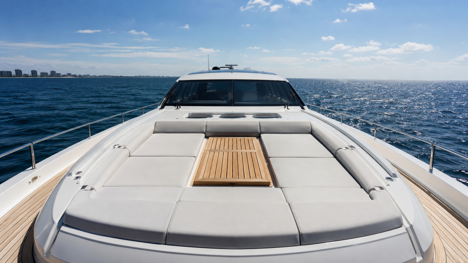 sea ray l650 foredeck lounge 07