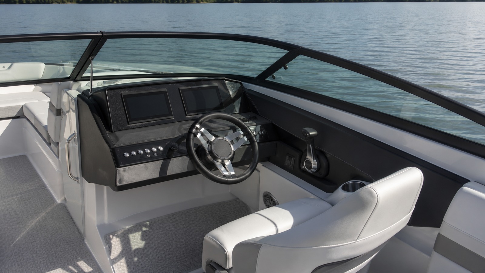 sea ray sdx 230 helm detail 09