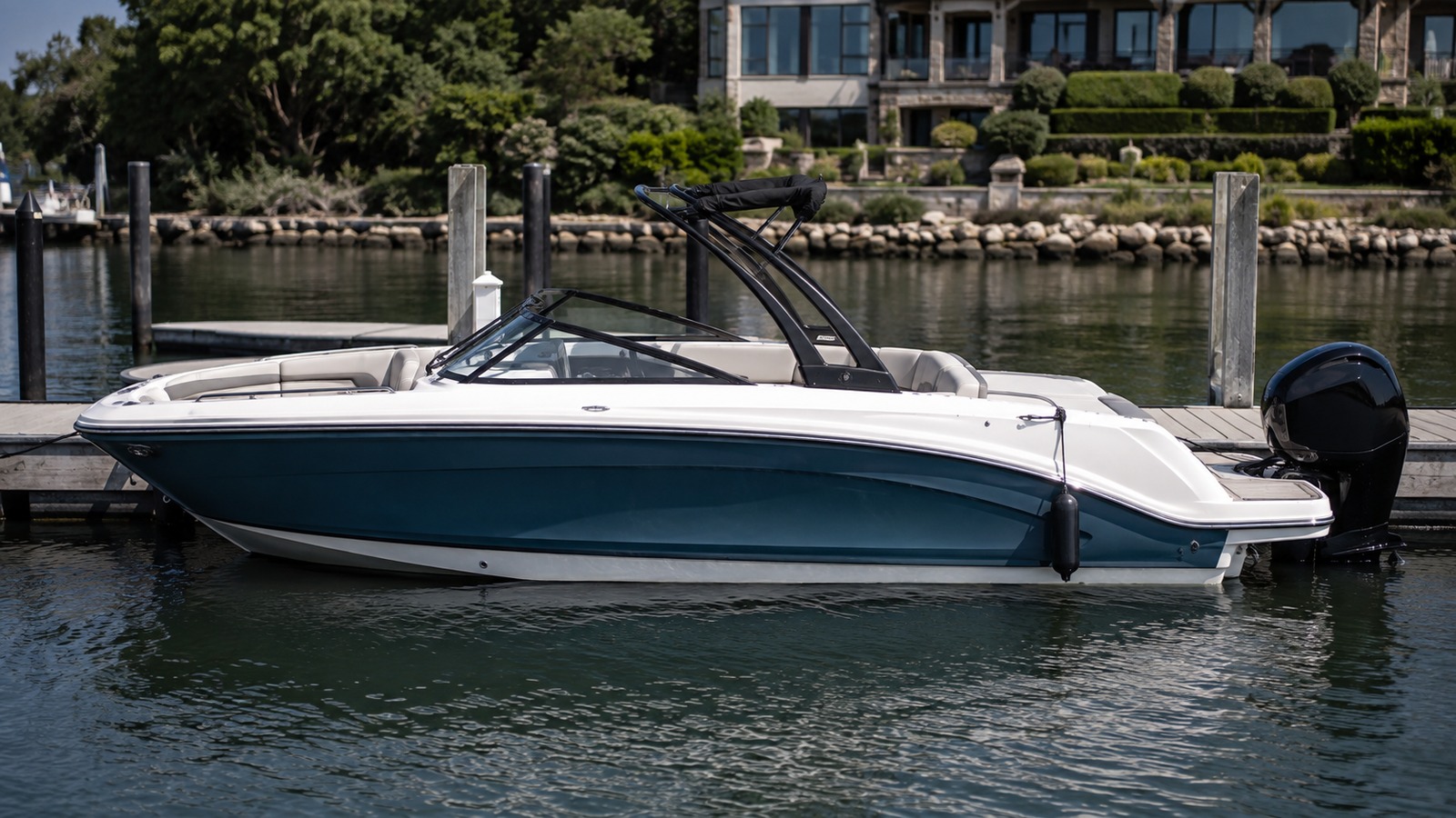 sea ray sdx 230 outboard dockside profile 05