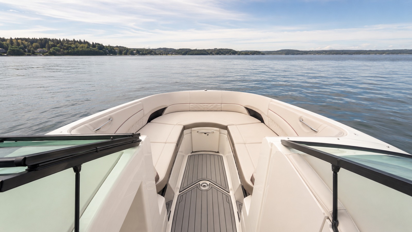 sea ray sdx 230 surf bow lounge wide 07