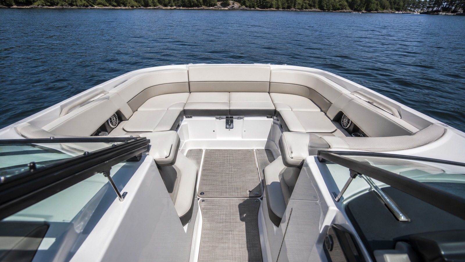 sea ray sdx 250 bow lounge wide 07