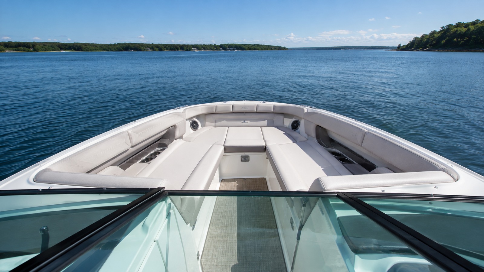 sea ray sdx 250 outboard bow lounge wide 07