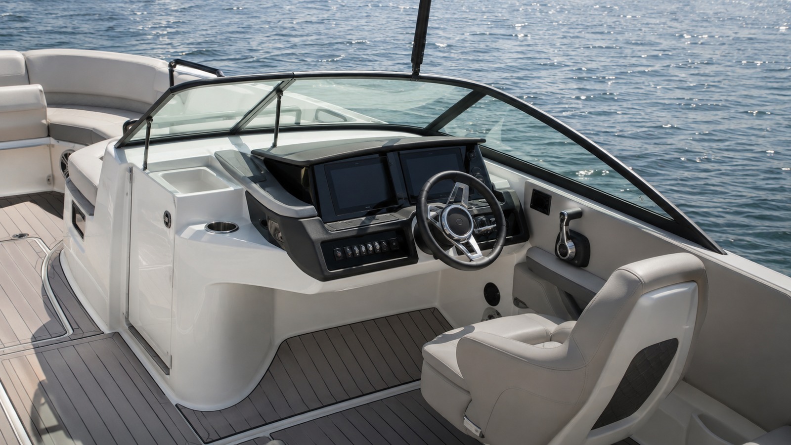 sea ray sdx 250 outboard helm detail 09