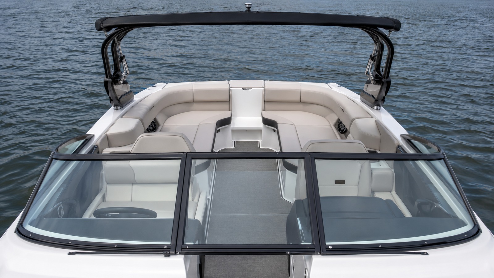 sea ray sdx 250 surf bow lounge wide 07