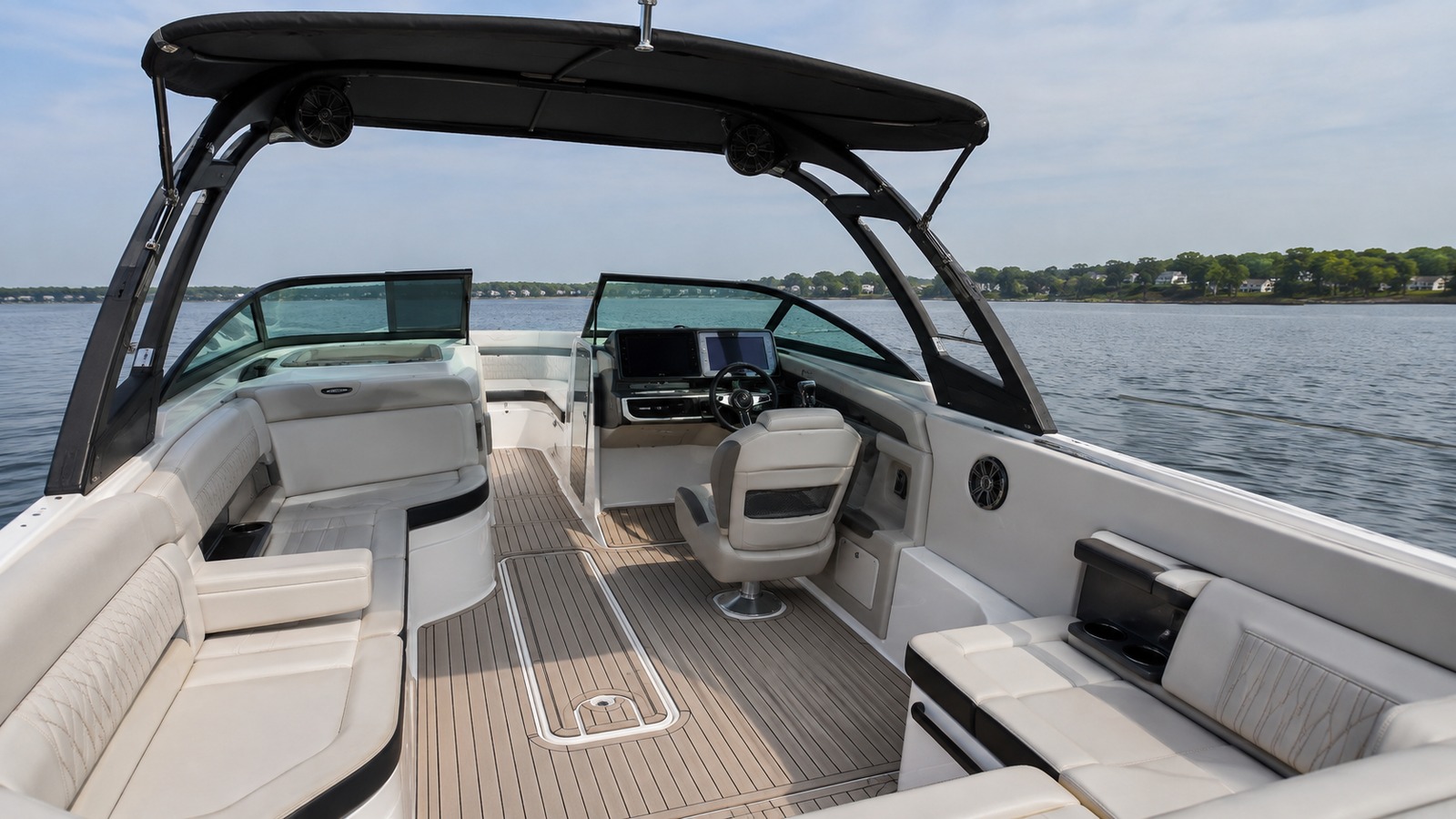 sea ray sdx 250 surf helm detail 09