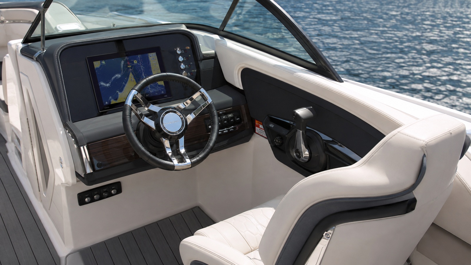sea ray sdx 270 helm detail 09