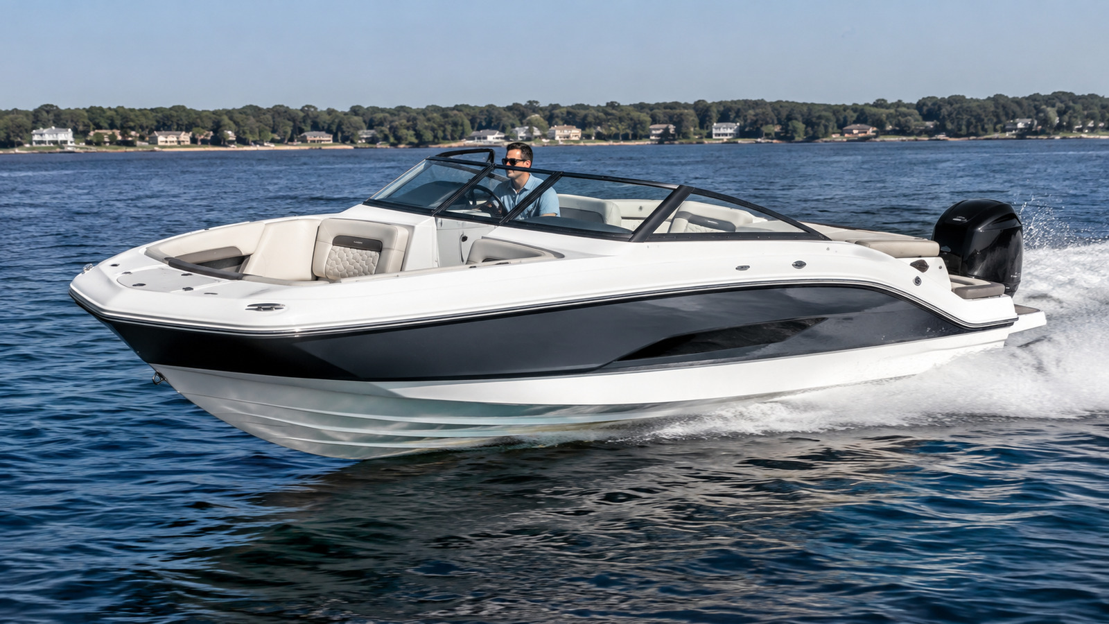 sea ray slx 260 outboard front quarter running 02
