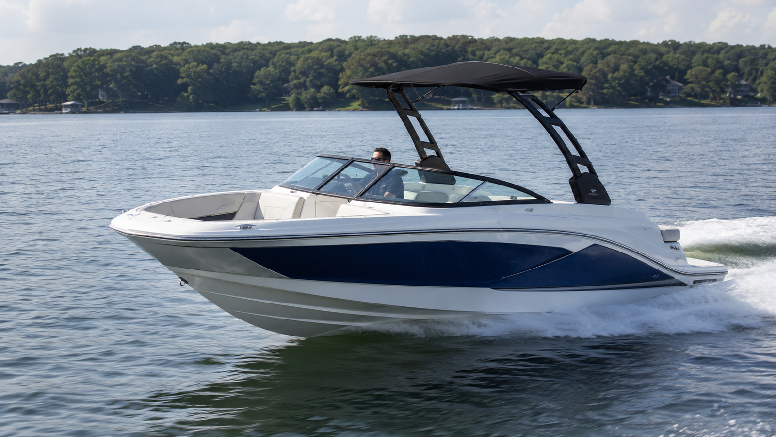 sea ray slx 260 surf front quarter running 02
