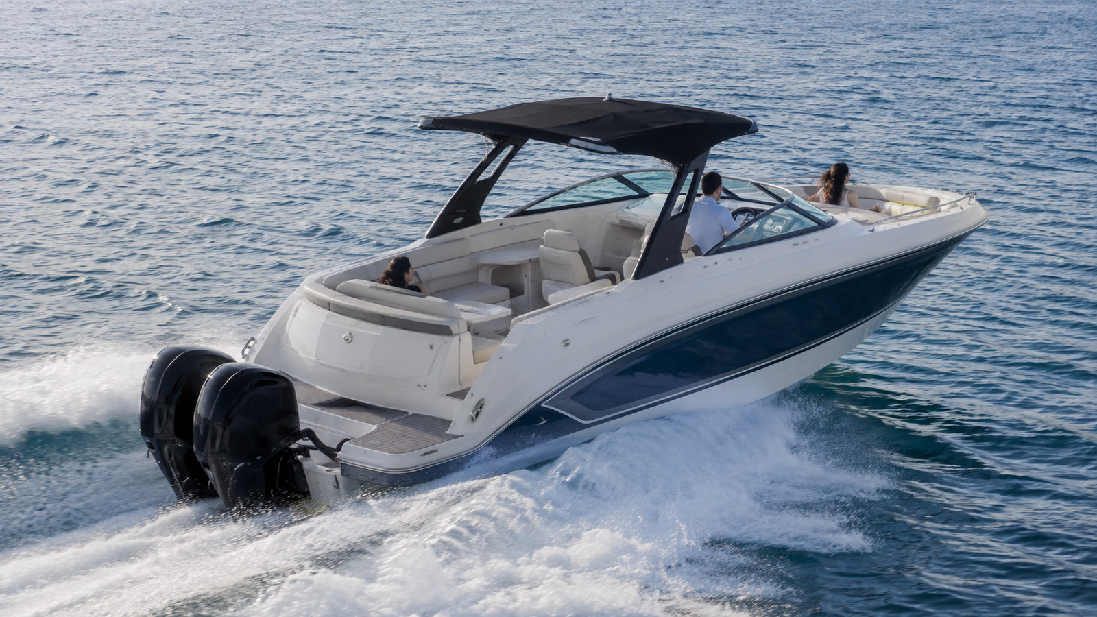sea ray slx 280 outboard elevated running view 06