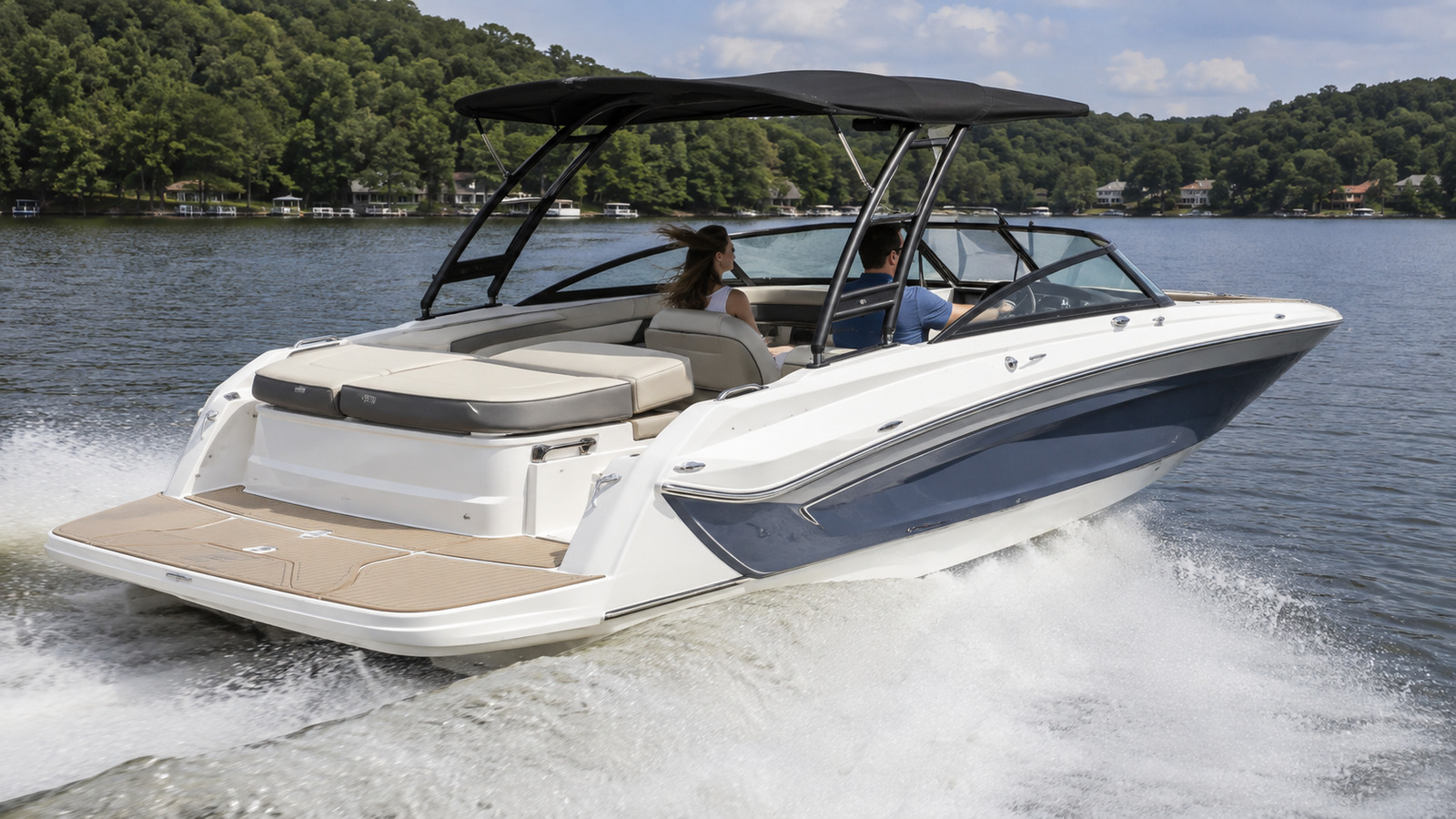 sea ray slx 280 rear quarter running 03
