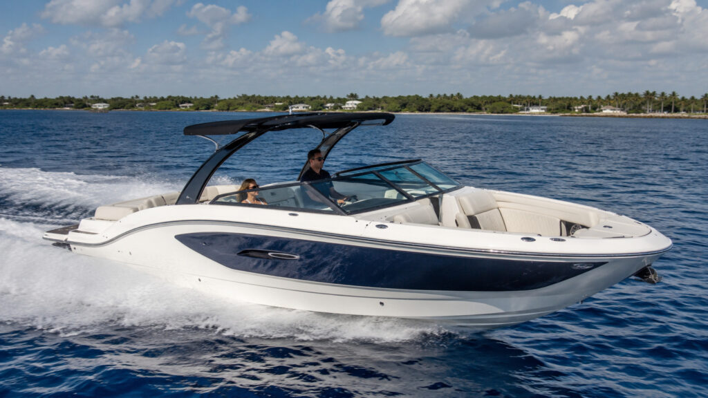 sea ray slx 310 open water running hero 01