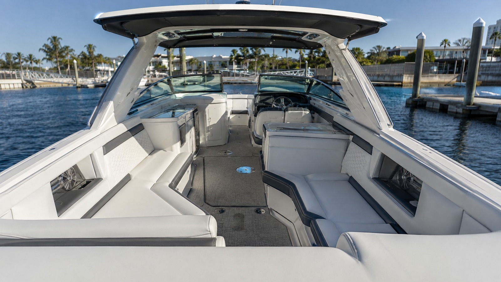 sea ray slx 310 outboard bow lounge wide 07