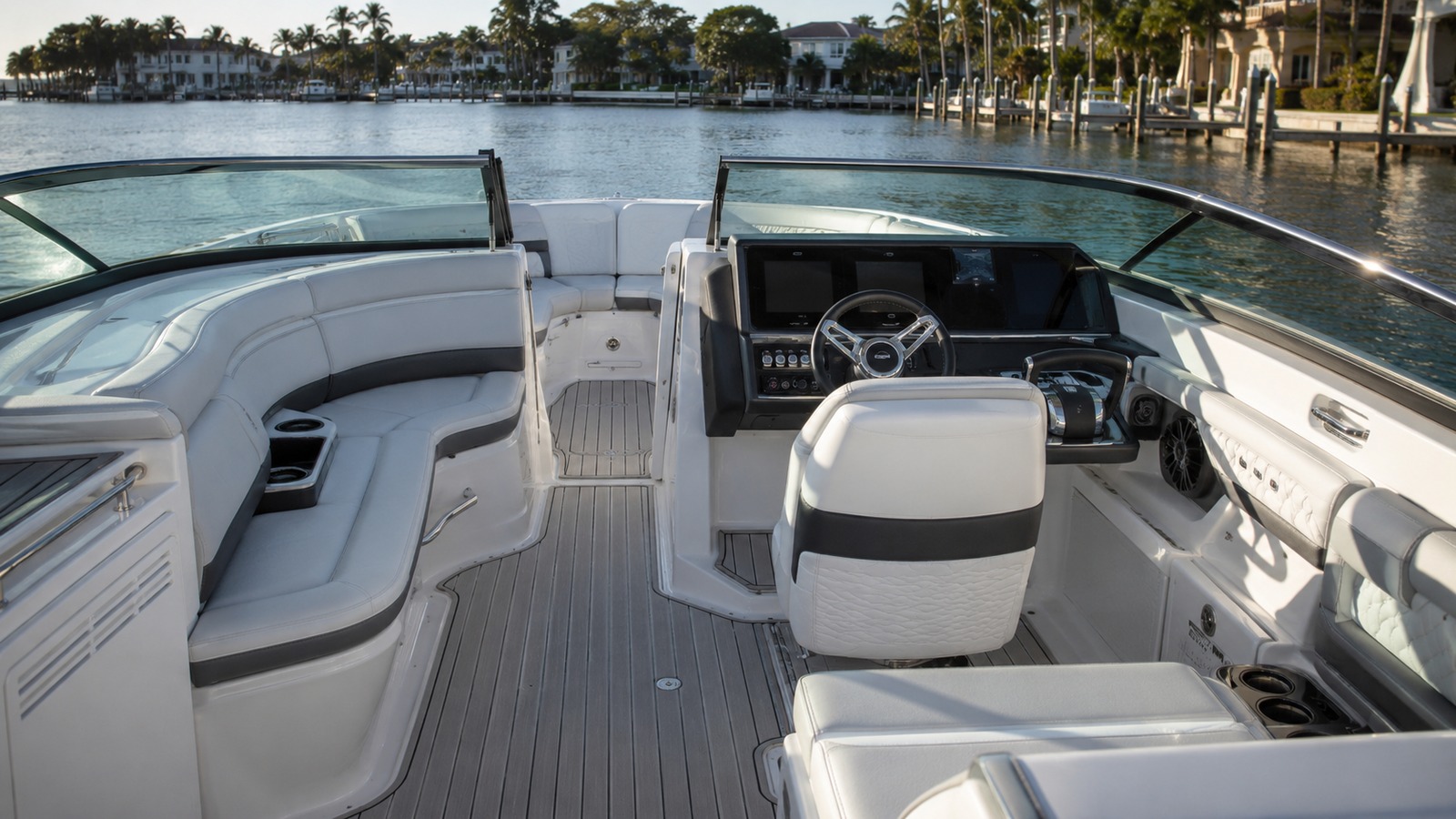 sea ray slx 310 outboard helm detail 09