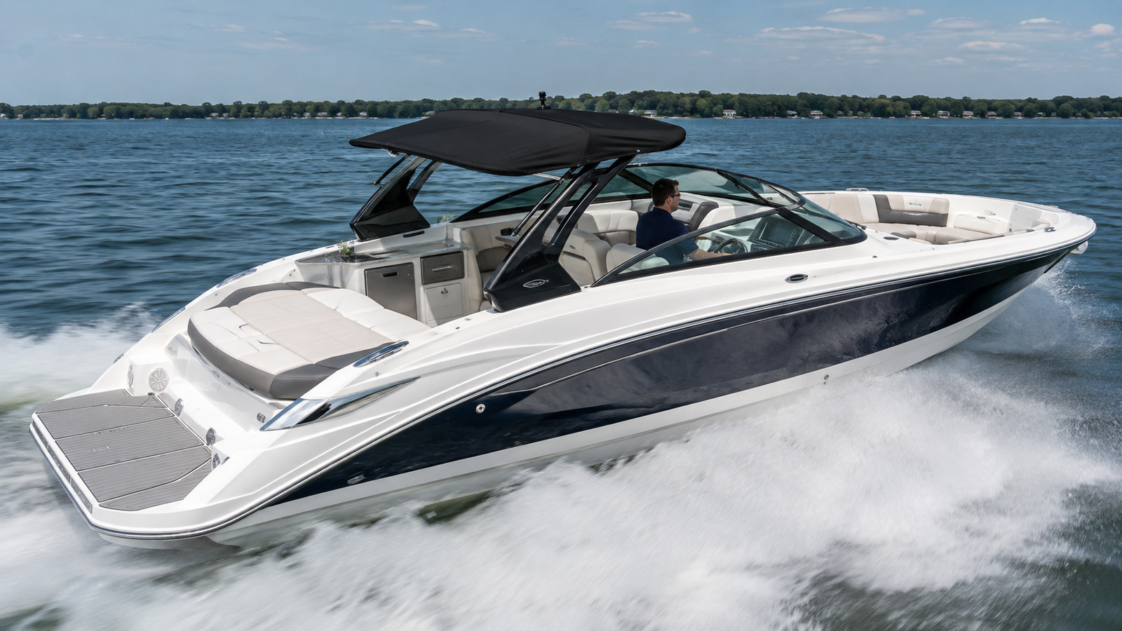 sea ray slx 310 rear quarter running 03