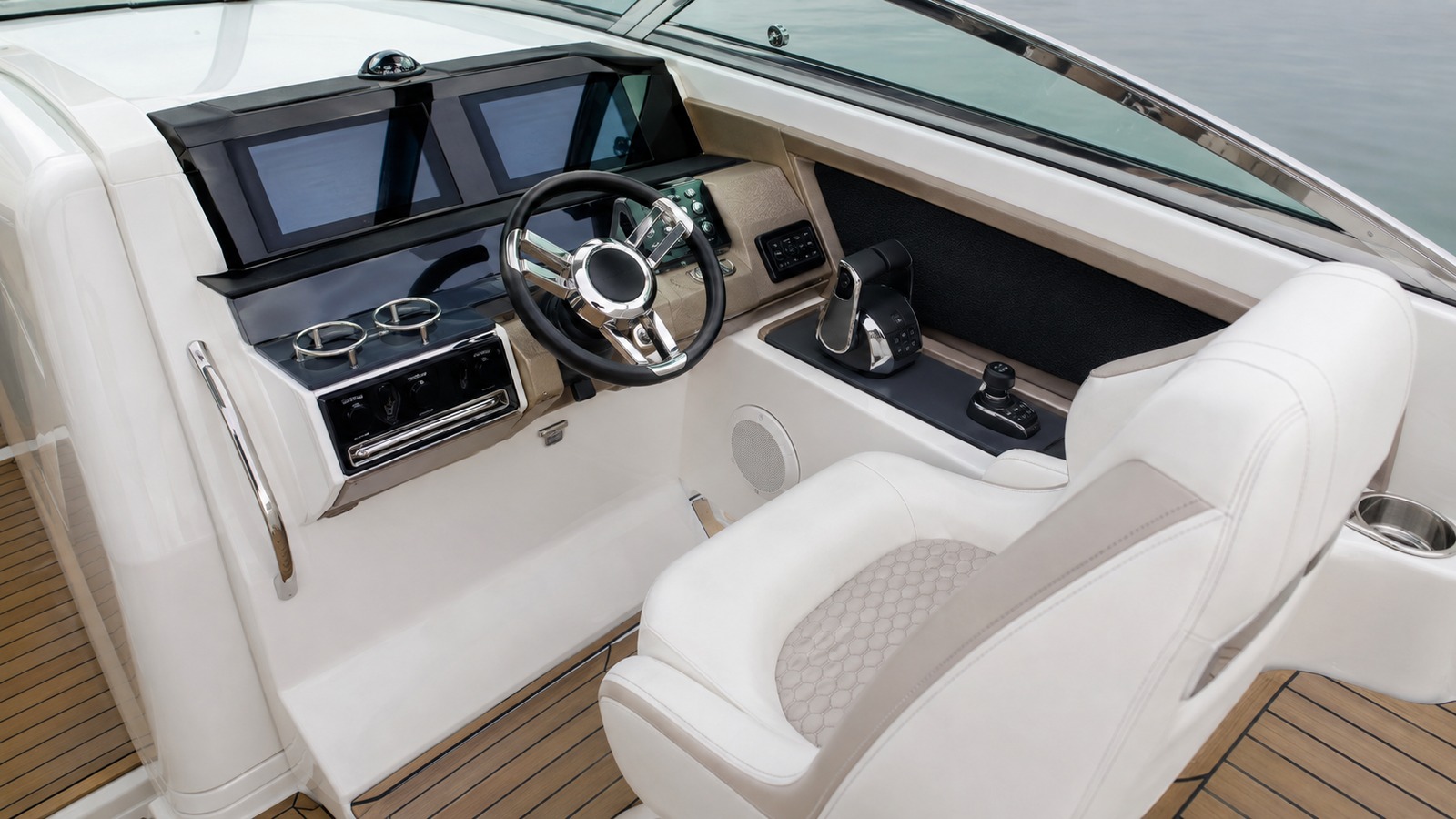 sea ray slx 350 helm detail 09