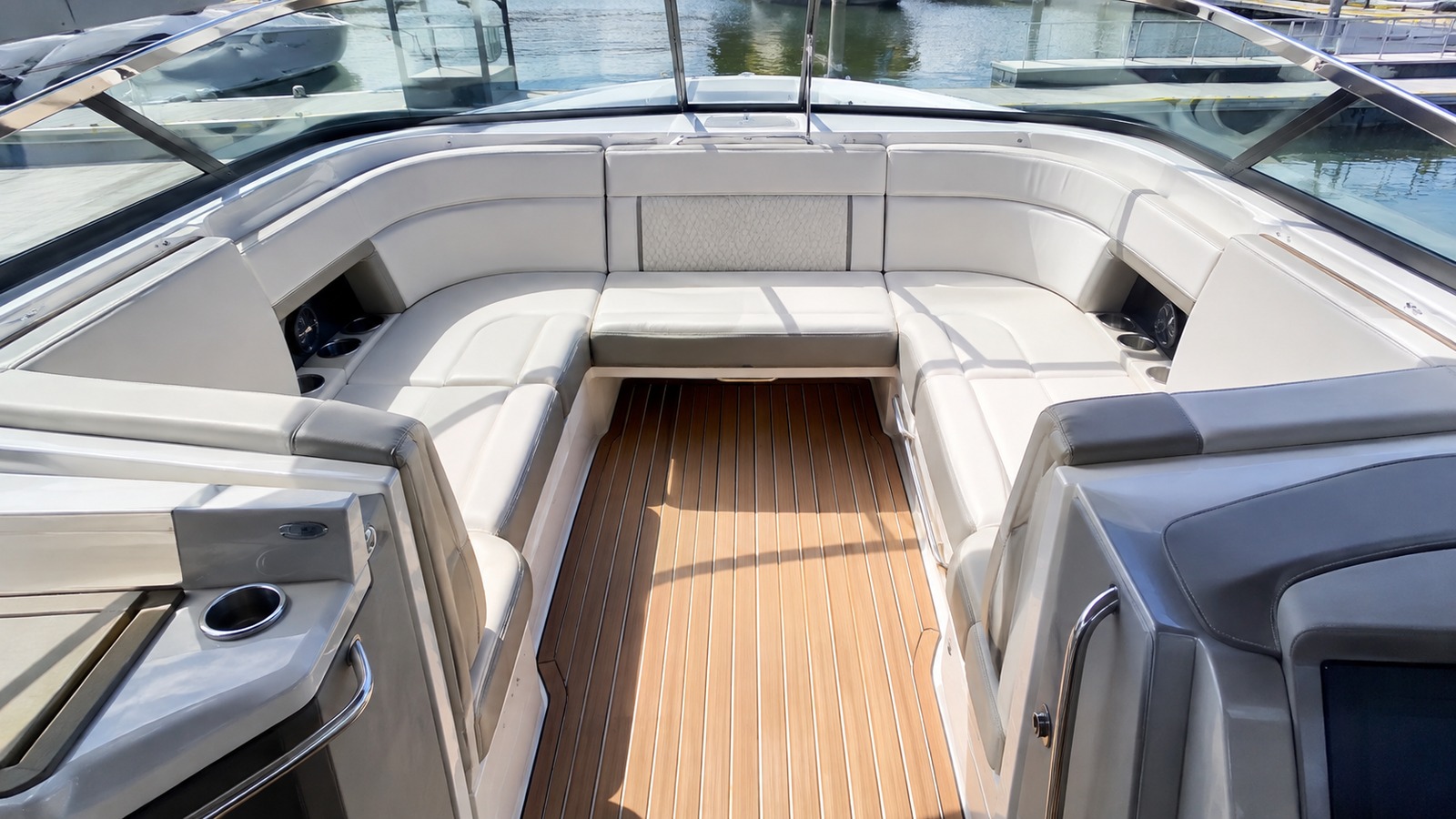 sea ray slx 360 outboard bow lounge wide 07