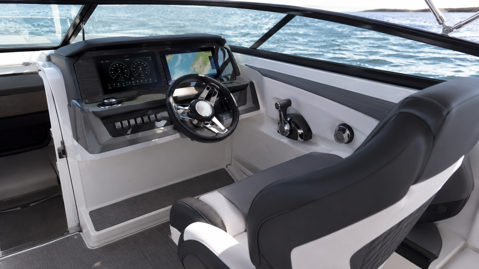 sea ray sport helm interior 13