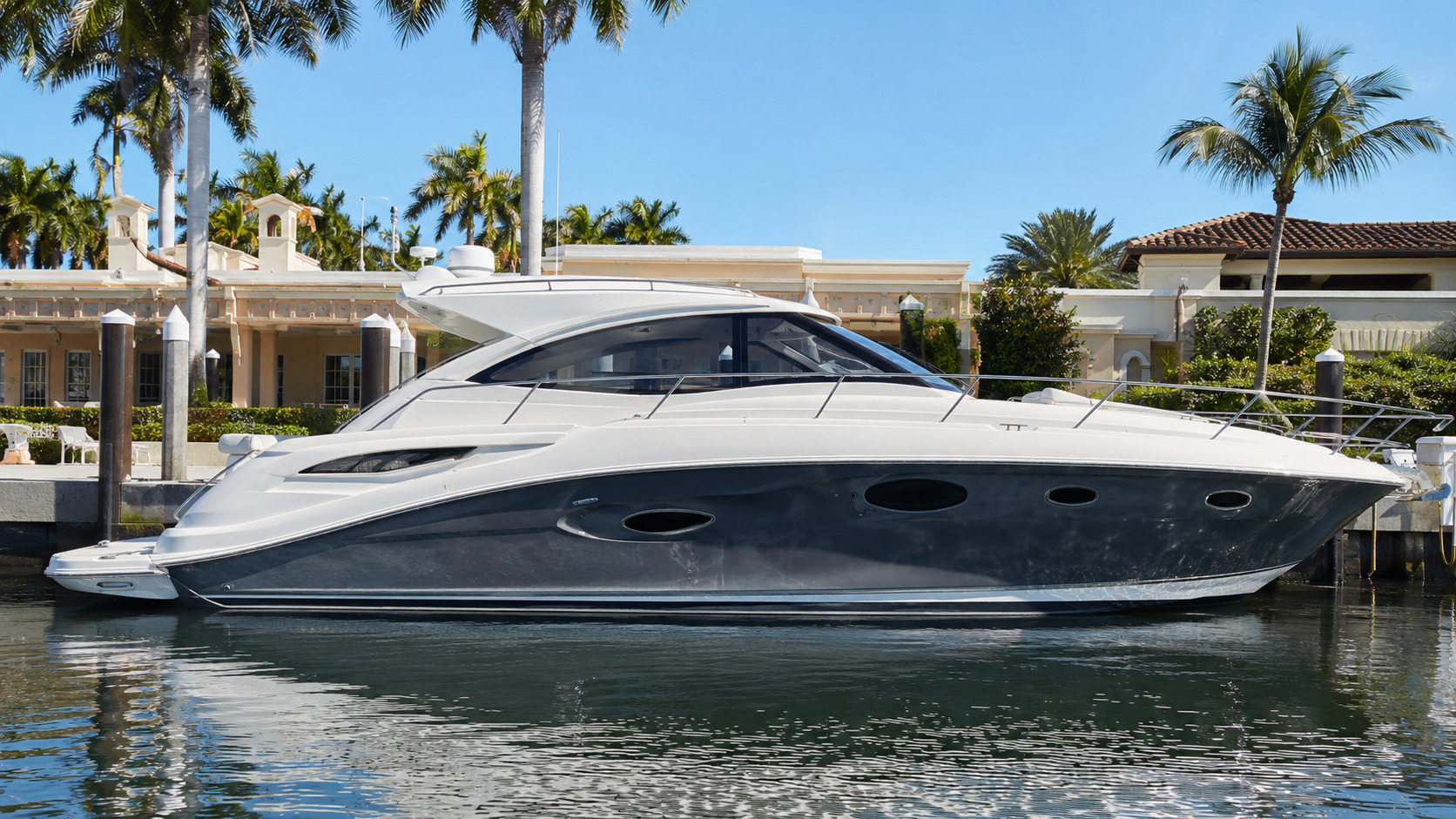 sea ray sport yacht dockside profile 03